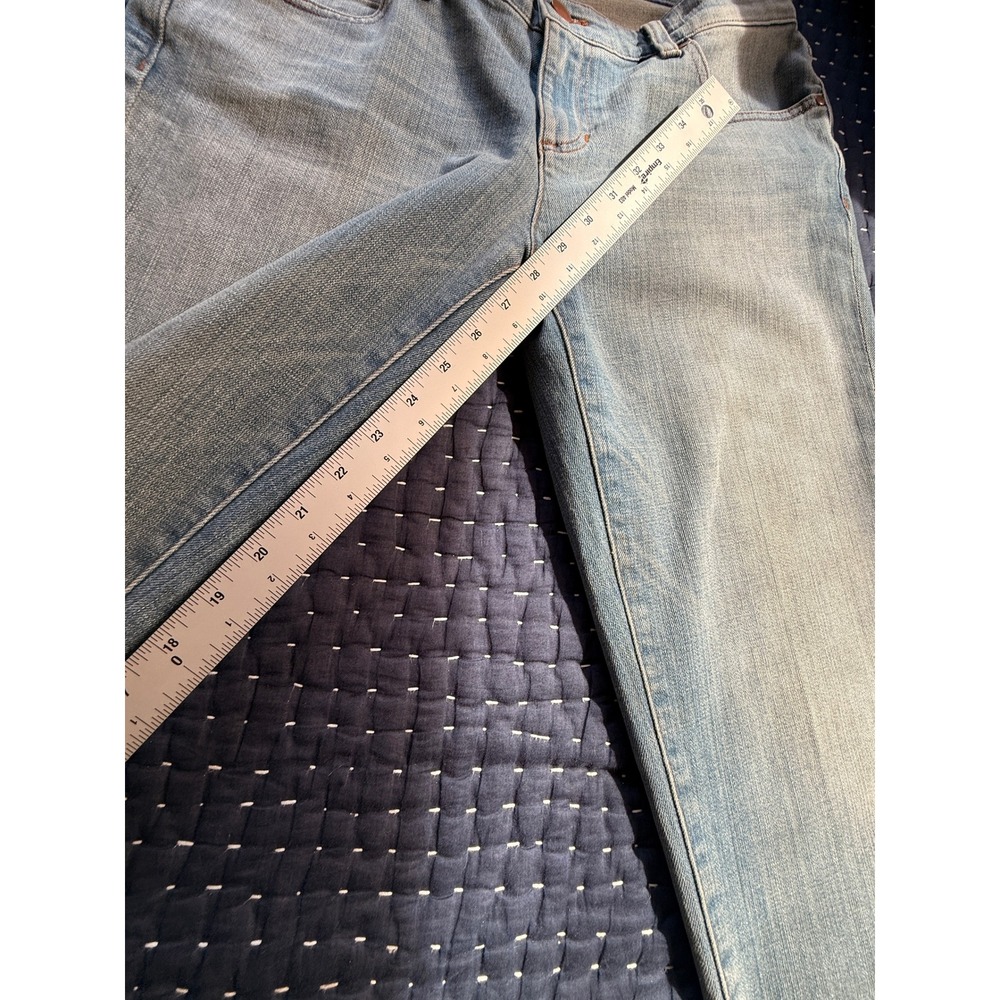 Eileen Fisher Womens Light Wash Straight Leg Denim Jeans 32/29 Quiet Luxury - Picture 2 of 7